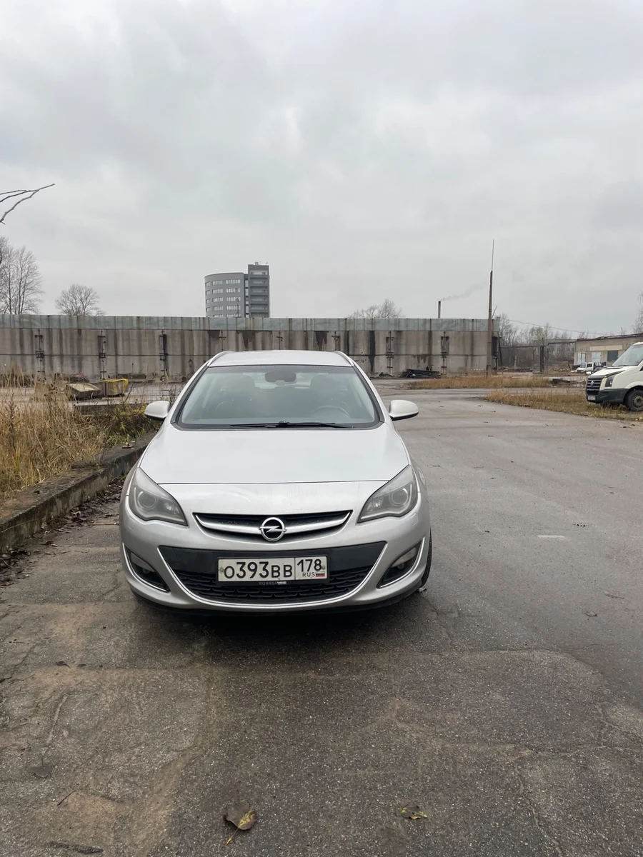 Опель астра j 2013год универсал 